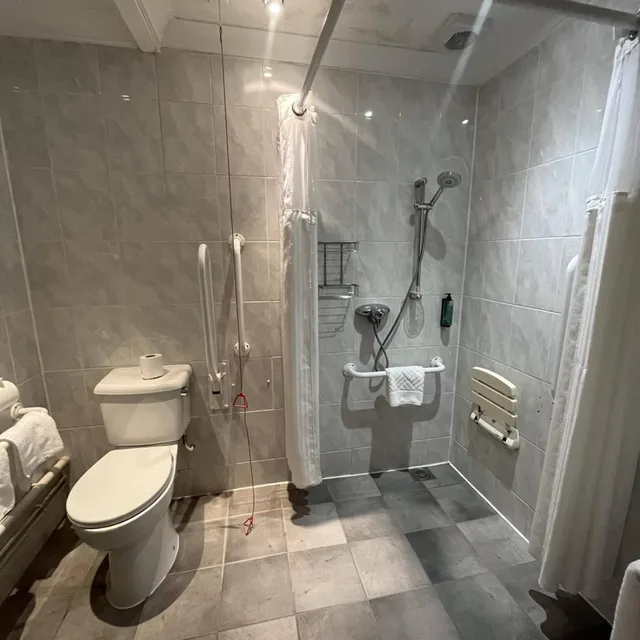 غرفة بسرير مزدوج لذوي الإعاقة، Avisford Park Hotel 7/8