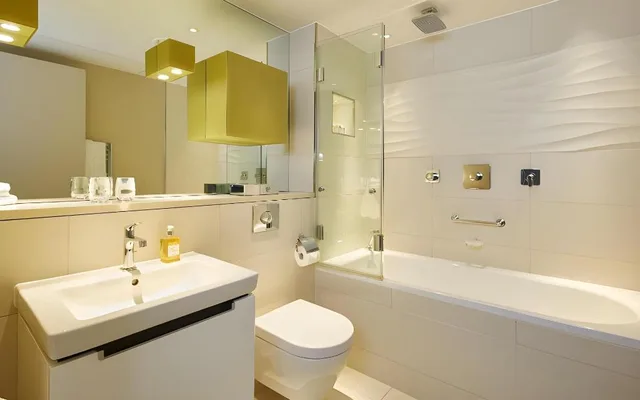 2 Bedrooms, Superior, Apartment, Double and Twin Beds, Urban View، Cheval Three Quays 9/10
