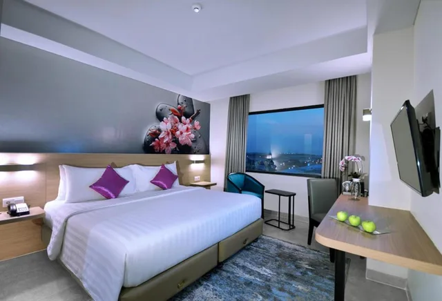 Deluxe, King Bed, Quest Prime Cikarang by ASTON 1/1