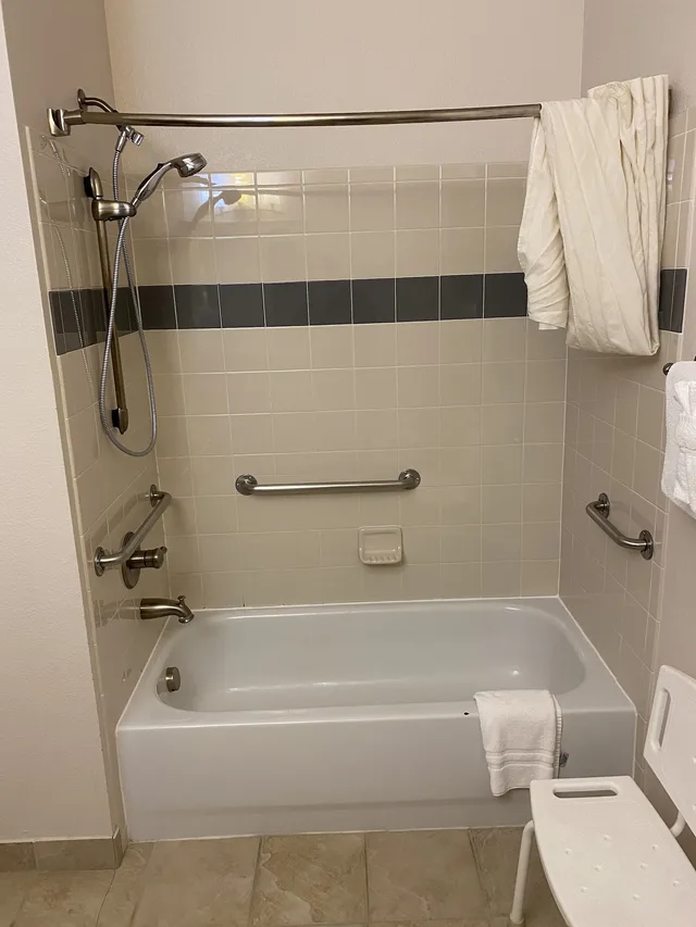 غرفة بسرير كوين لذوي الإعاقة، A Riverside Inn Travelodge by Wyndham 6/10