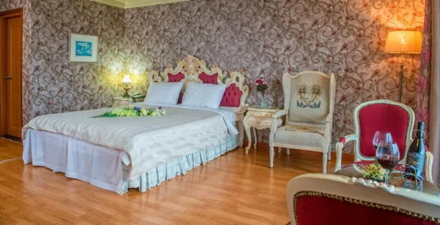 Standard, Double Bed, Beachside Whitehouse 2/2