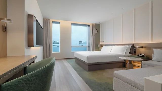 Standard, King Bed, Holiday Inn Wenzhou Airport by IHG 4/6
