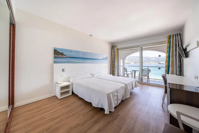 غرفة عائلية بسرير فردي بإطلالة على البحر، Hotel Seramar Comodoro Playa 2/10