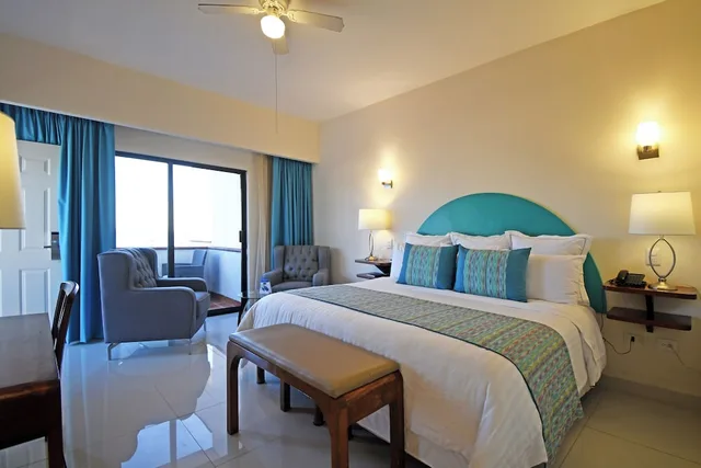 غرفة سوبيريور بسرير كينج، The Westmarine Waterfront Hotel 2/5