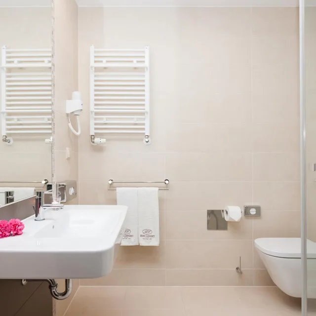 غرفة سوبيريور بسرير مزدوج أو سريرين منفصلين بإطلالة على البحر، Hotel Lambert Medical Spa 9/10