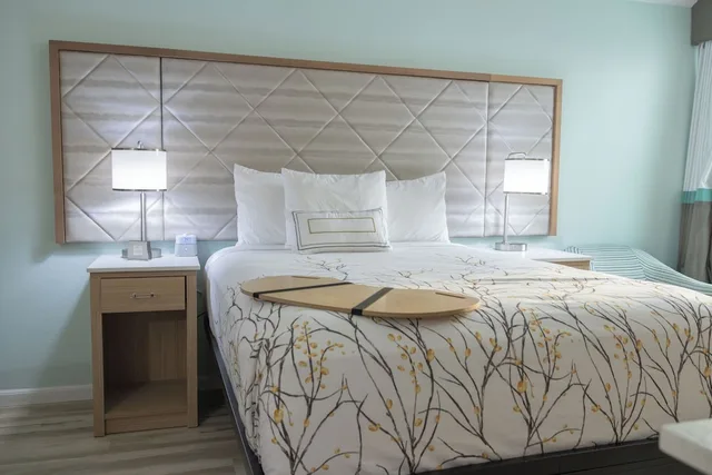 Room, Queen Bed, Sofa, Outer Banks Inn 5/10
