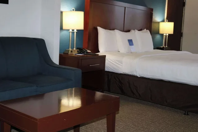 جناح بسرير كينج لذوي الإعاقة، Comfort Suites Near Casinos 5/10