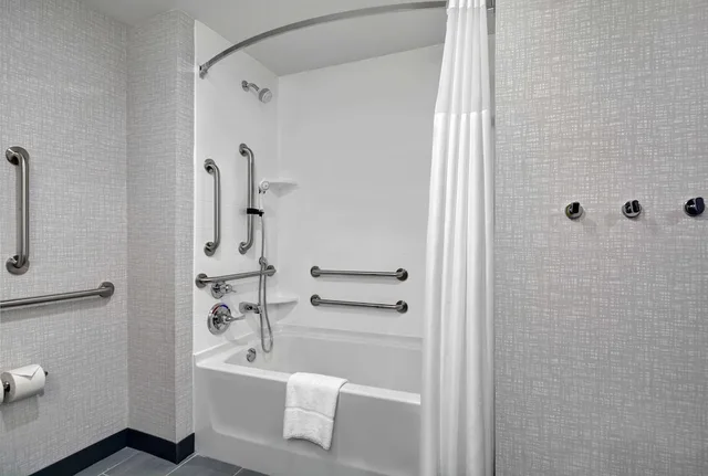 جناح استوديو بسرير كينج مع أريكة لذوي الإعاقة، Hampton Inn Suites Macclenny I 10 1/1