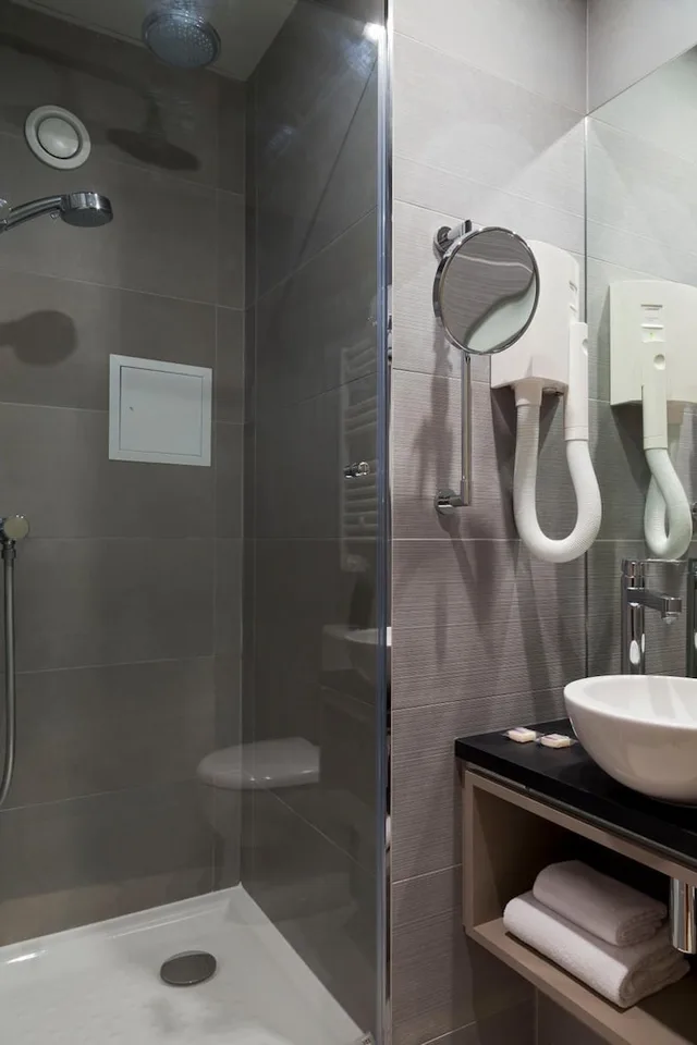 غرفة ثلاثية بسرير مزدوج وسرير فردي، Timhotel Palais Royal 7/10