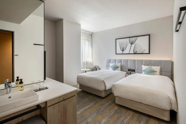غرفة ثلاثية بسريرين منفصلين بشرفة مع أريكة، Oriental Hotel Fukuoka Hakata Station 1/1