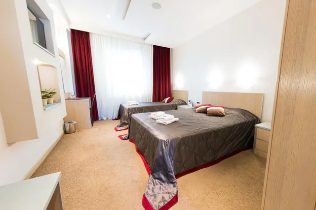 غرفة ثلاثية، Vigor Hotel 4/10