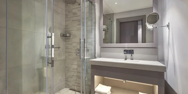 Junior Suite, King Bed, Sea View, Ramada Plaza by Wyndham Batumi 4/6