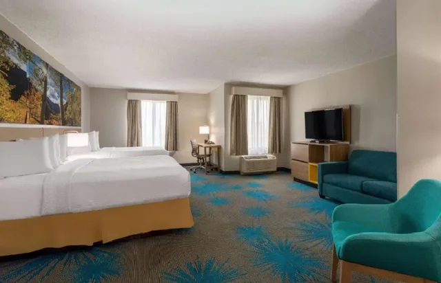 جناح بسرير كينج، Days Inn & Suites by Wyndham Denver International Airport 1/1