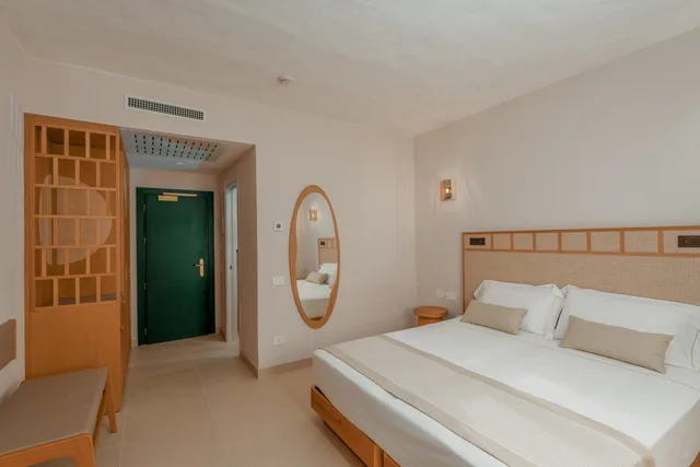 غرفة كلاسيكية بسرير كينج بإطلالة على الحديقة، Myo Hotel Rocce Sarde 1/7