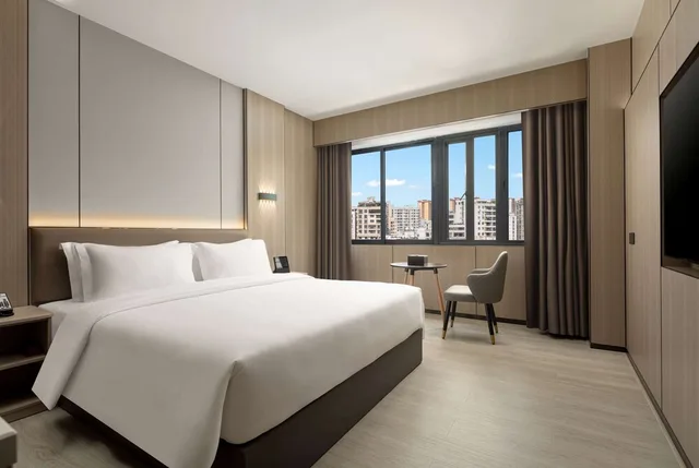 Deluxe, Suite, King Bed, Smoking, Days Inn by Wyndham Zhanjiang Economic Development Zone 1/1
