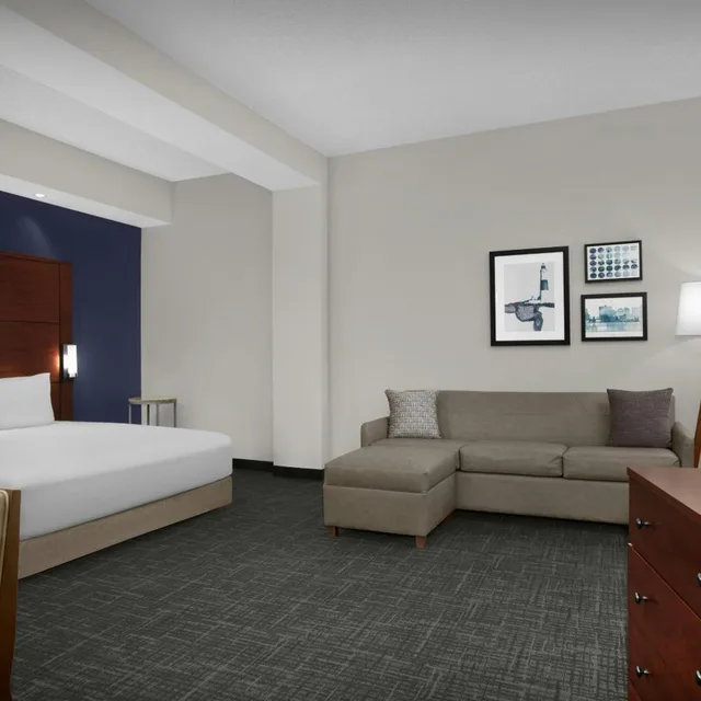 Studio, King Bed, Harbour Side, Sofa، RESIDENCE INN BY MARRIOTT PORTLAND DOWNTOWN WATERFRONT 2/7