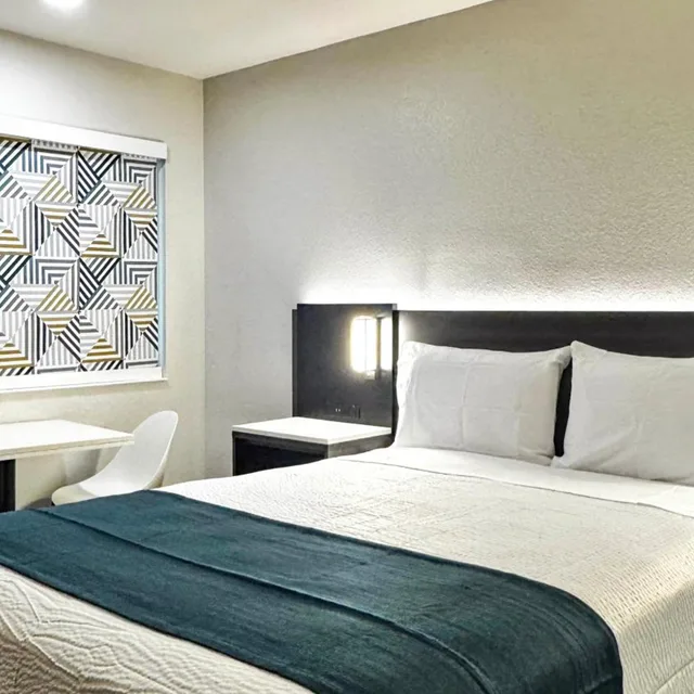 1 Full Bed - ADA/RI Shower/Micfridge، Motel6 Atascadero, CA 10/10