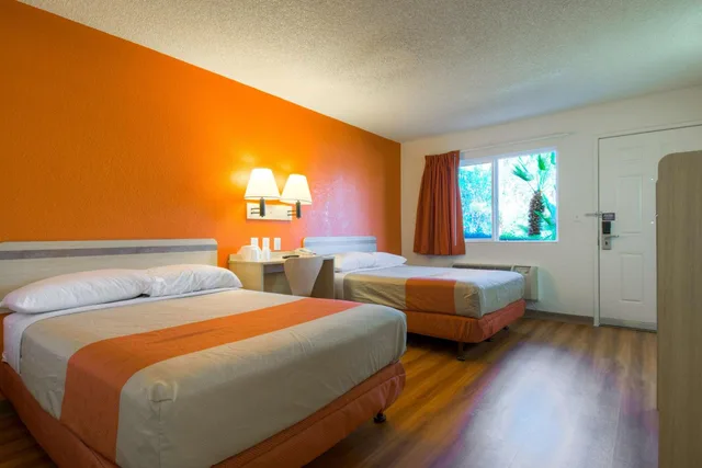 2 Queen Beds - Micfridge، Motel6 Rancho Mirage CA Palm Springs 7/10
