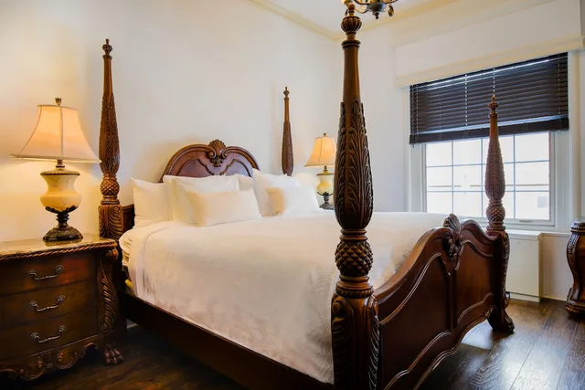 Signature, Suite, King Bed, Spokane Club Inn 1/4