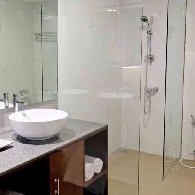 غرفة ديلوكس عائلية، The Nalaya Hotel & Resto 8/8