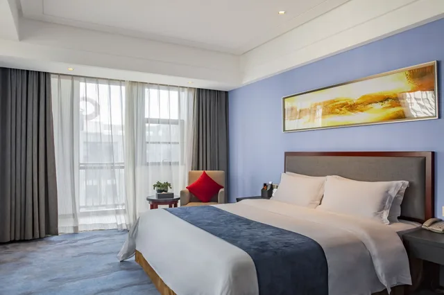 غرفة سوبيريور بسرير كينج بإطلالة على الحديقة، Novotel Guiyang Panjiang 2/9