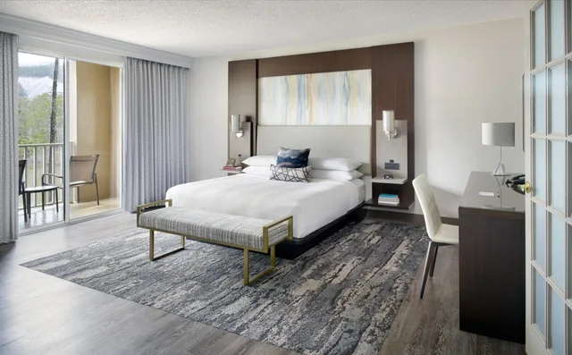 جناح ديلوكس بسرير كينج، Atlanta Evergreen Lakeside Resort 2/4