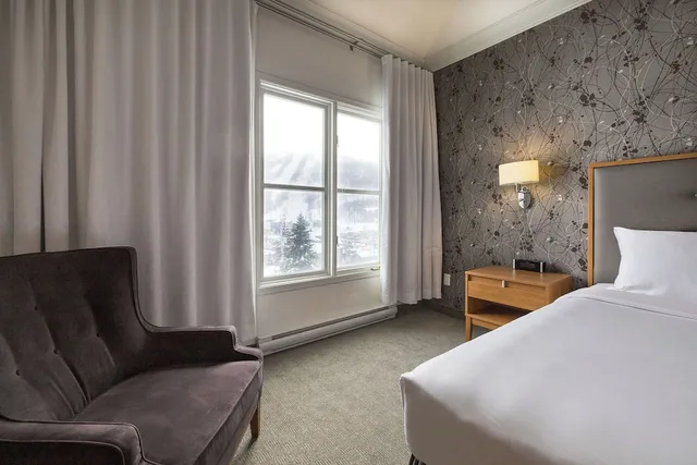 Junior Suite, King and Queen Bed, Mountain View, Chateau Bromont 1/8