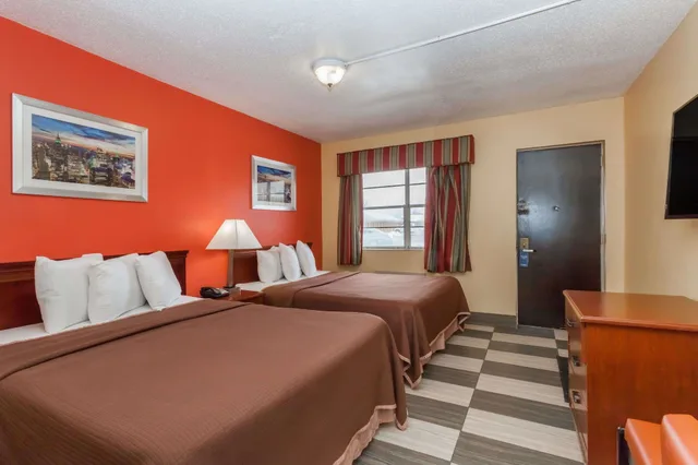غرفة بسريرين كوين للمدخنين، Travelodge by Wyndham Jersey City 1/4