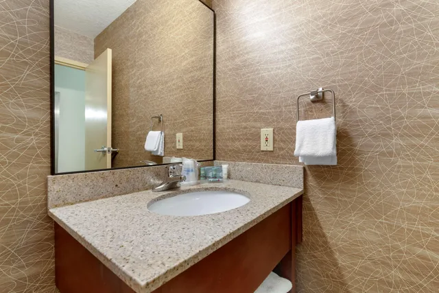 غرفة بسرير كينج، Best Western Fairmont 4/5