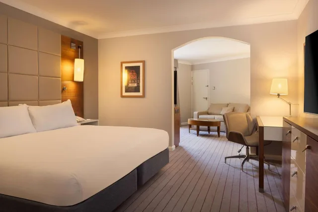 جناح جونيور، Hilton Cambridge City Centre 1/6