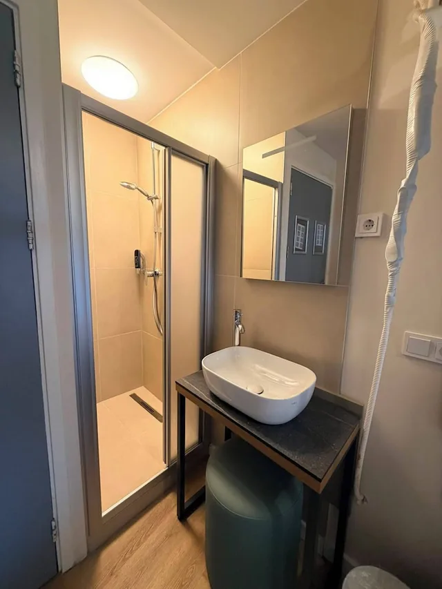 غرفة قياسية بسرير مزدوج بحمام خاص، Continental Hotel 7/7