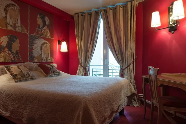Room, 1 Queen and 1 Double Bed, Neuilly Park 2/4