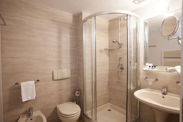 غرفة متصلة قياسية بسرير مزدوج أو سريرين منفصلين، Hotel Continental 7/9