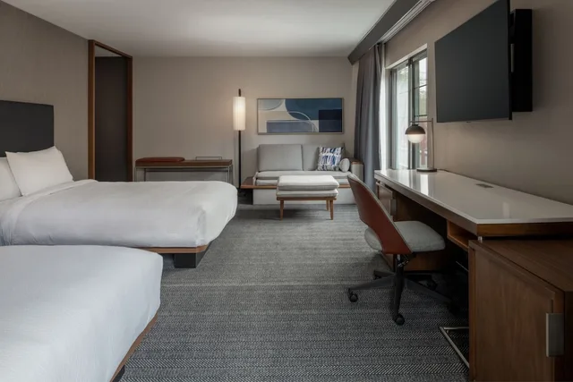 Suite, Multiple Beds, Accessible، Courtyard by Marriott Olympia 2/4
