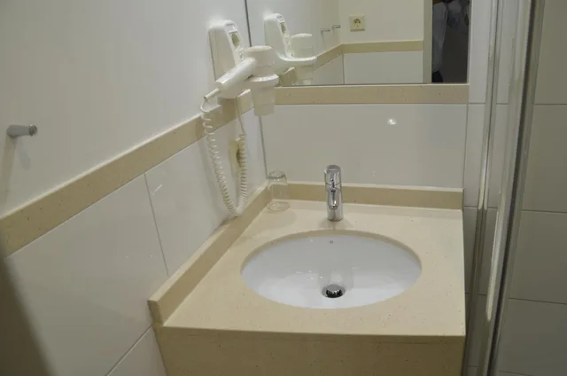 غرفة ثلاثية، Hotel Amba 4/8