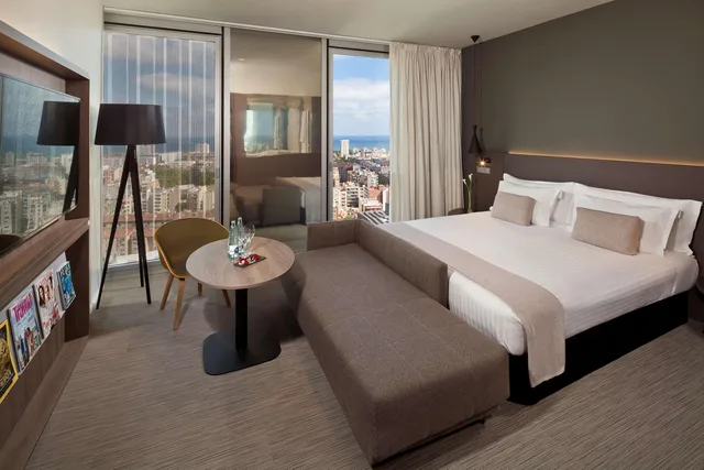 غرفة بريميوم بسرير مزدوج بإطلالة على المدينة، MELIA BARCELONA SKY 1/10