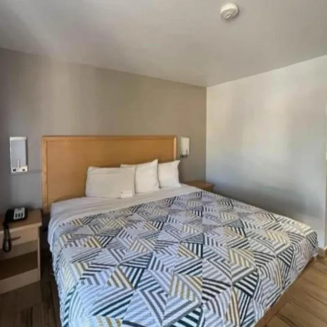 غرفة بسرير كينج للمدخنين، Motel6 Riviera Beach, FL 3/8