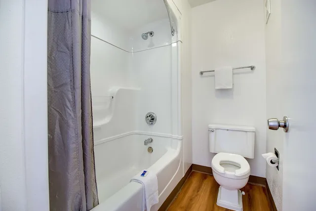 Standard, 2 Double Beds, Motel6 Phoenix, AZ - East 4/8