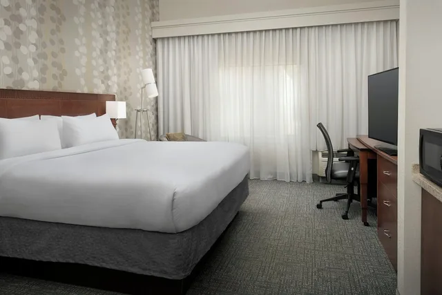 غرفة ديلوكس بسرير كينج، Courtyard By Marriott Chico 1/6