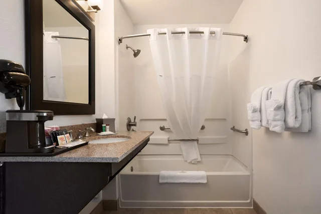 غرفة ديلوكس بسريرين كوين، Infinity Inn & Suites 7/7
