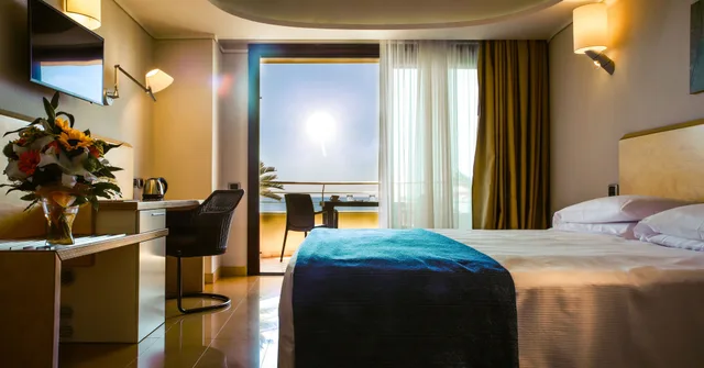 غرفة سوبيريور بسرير كينج بإطلالة على البحر، Panoramic Hotel Taormina 2/3