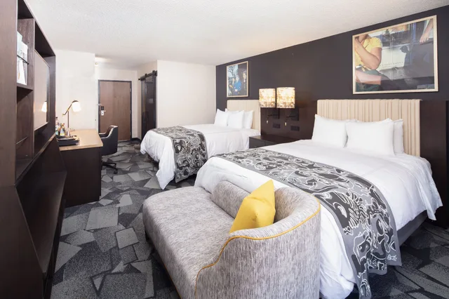 Deluxe, 2 Queen Beds, Saint Kate the Arts Hotel 1/3