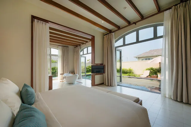 Room, King Bed, Pool Access، Flc Luxury Hotel Samson 1/1