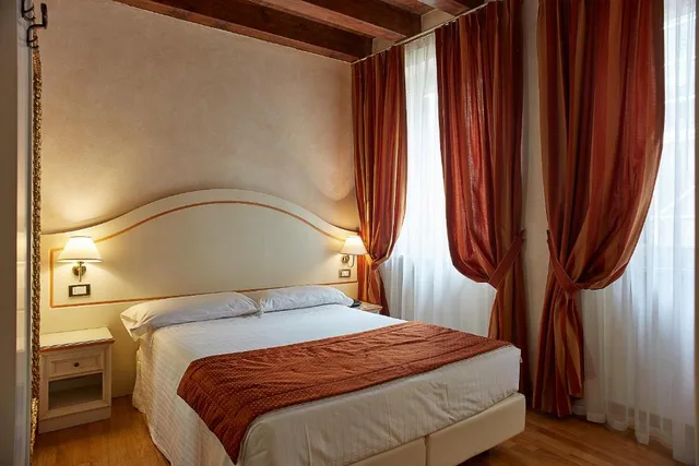 غرفة صغيرة مفردة بسرير مزدوج، Albergo Mazzanti 1/2