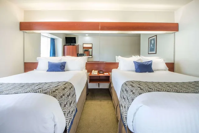 غرفة بسريرين كوين لذوي الإعاقة، Microtel Inn & Suites by Wyndham Miami 3/4