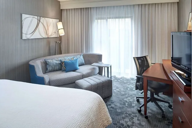 غرفة بسرير كينج لذوي الإعاقة، AmericInn by Wyndham Brookfield 2/8