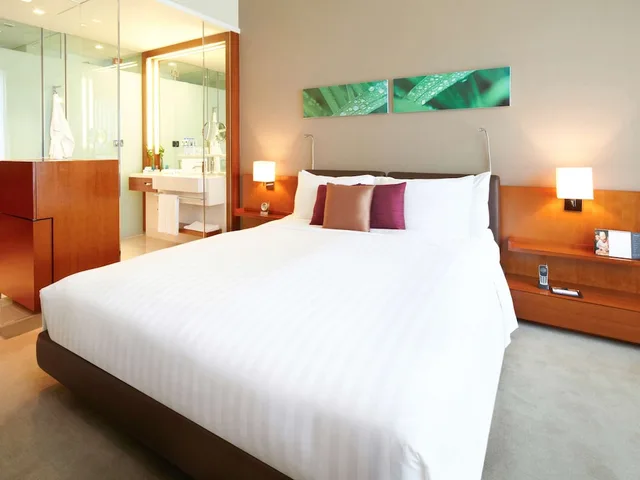 Standard, Queen Bed, Novotel Citygate Hotel Hong Kong 1/8