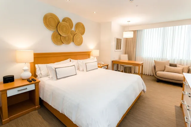 The Level, Premium, King Bed, Melia Lima 1/6