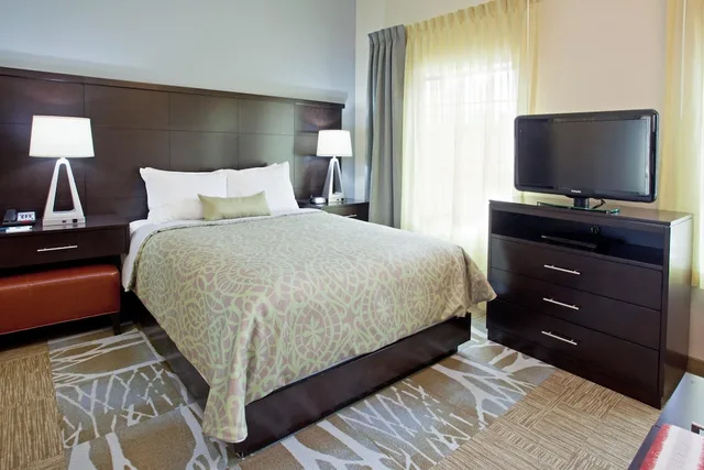 جناح استوديو بسرير كوين بمطبخ لذوي الإعاقة، Staybridge Suites Tyler University Area 3/6