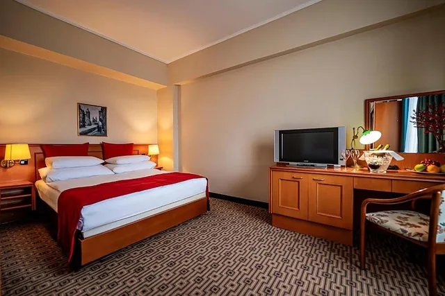 غرفة قياسية مفردة بسريرين منفصلين، Grand Hotel International 1/3